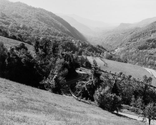Paesaggio con auto